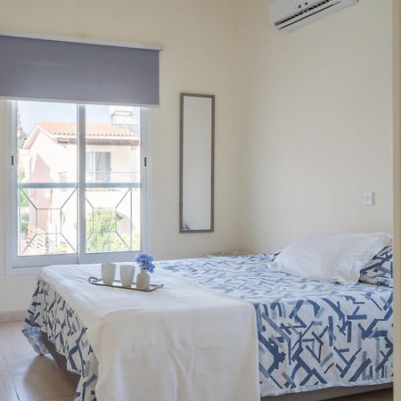 Limnos Gardens Apartment Paphos Bagian luar foto