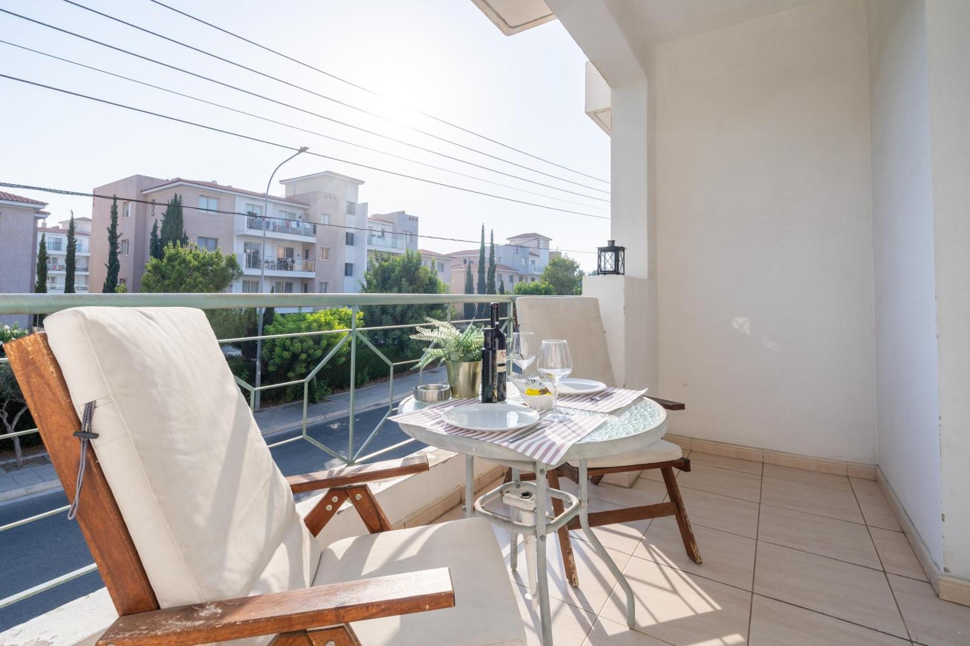Limnos Gardens Apartment Paphos Bagian luar foto