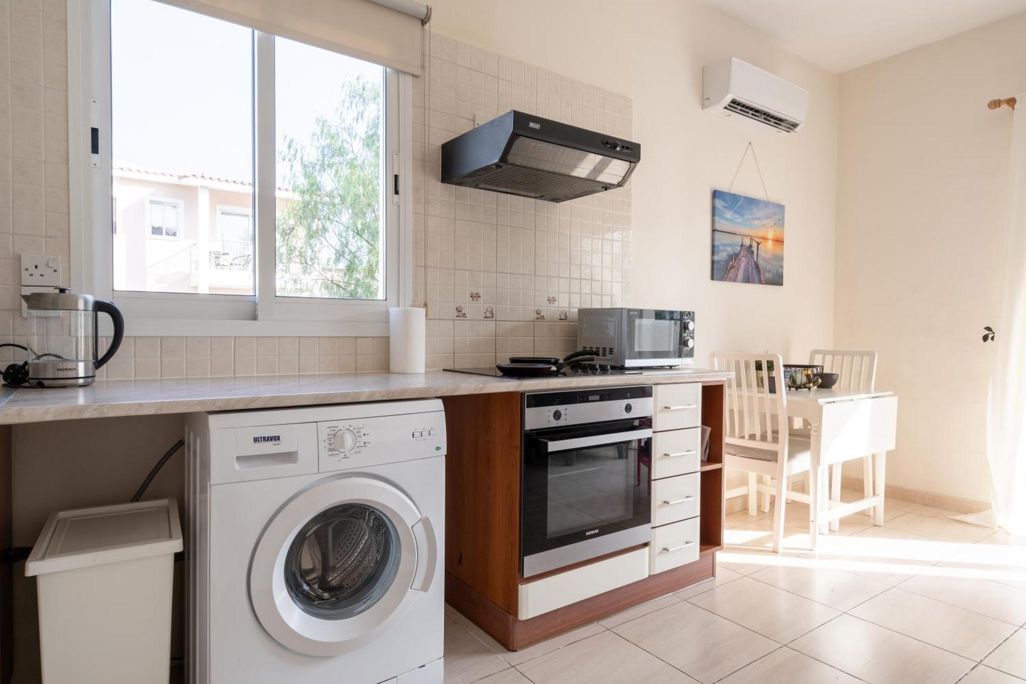 Limnos Gardens Apartment Paphos Bagian luar foto