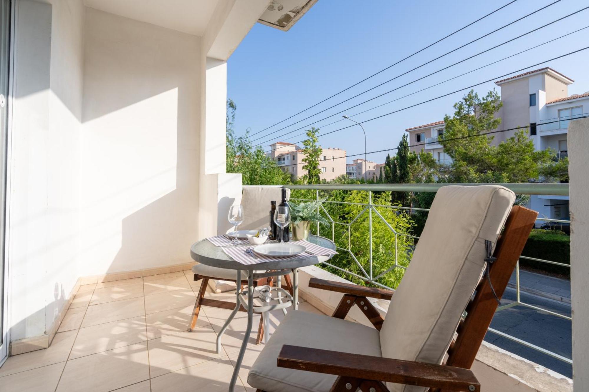 Limnos Gardens Apartment Paphos Bagian luar foto